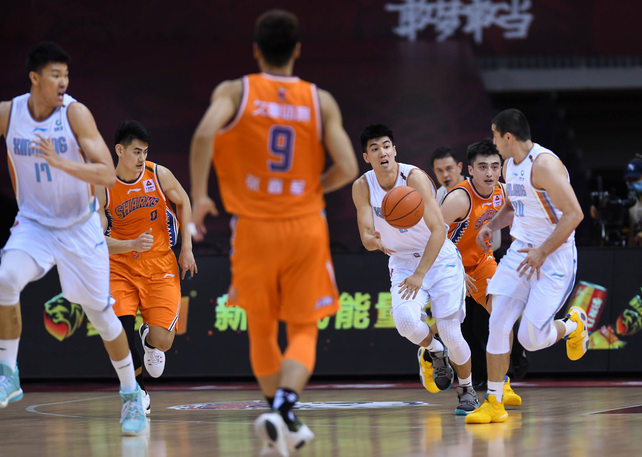 清晨体能课后，新疆广汇内部沟通备战足总杯，气氛紧张，临场指挥获称赞(片头彩条60秒什么意思)-泛亚电竞平台