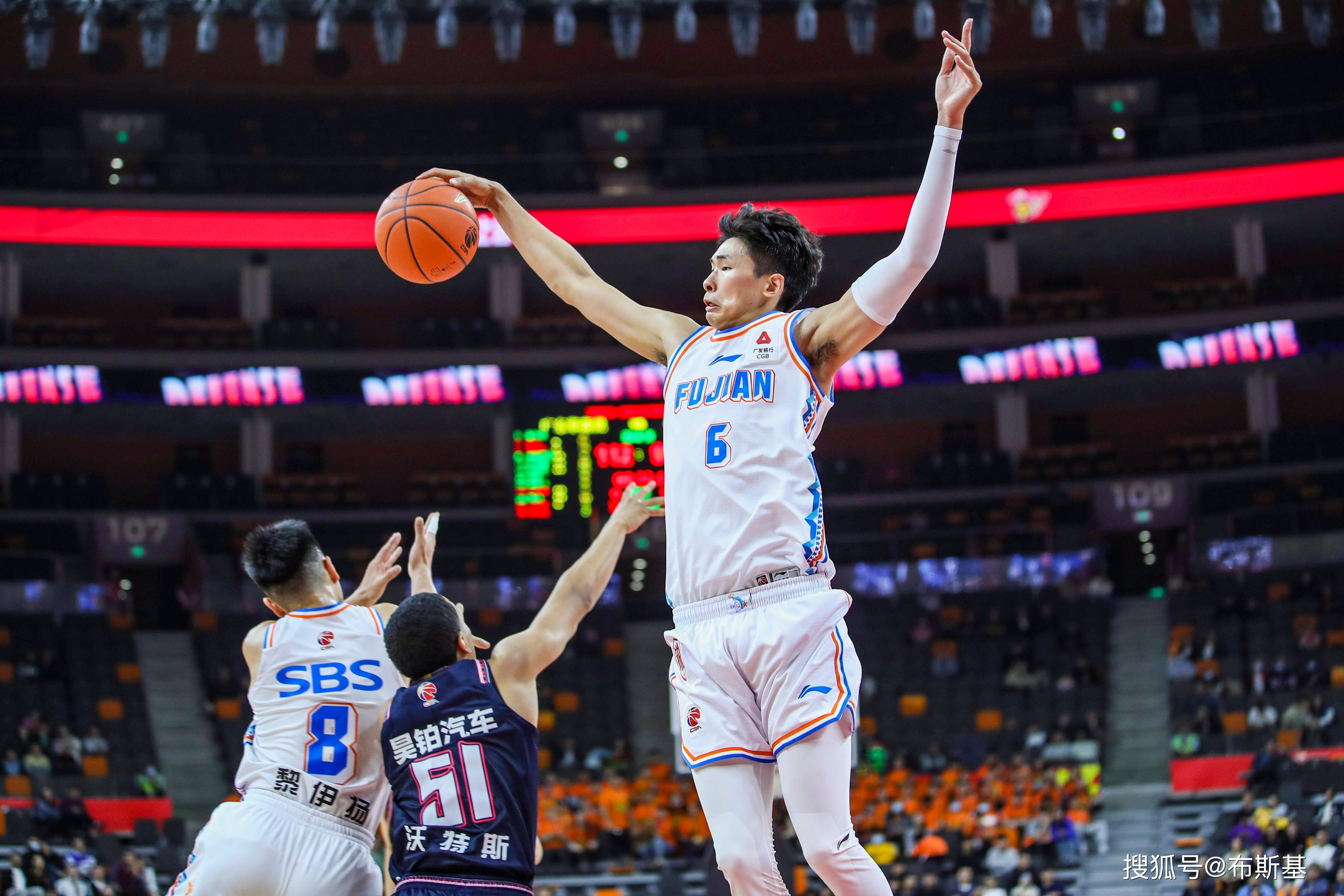 关于转会期纽约尼克斯再遭质疑：CBA常规赛节点到来；气氛紧张；心理建设被强调的信息